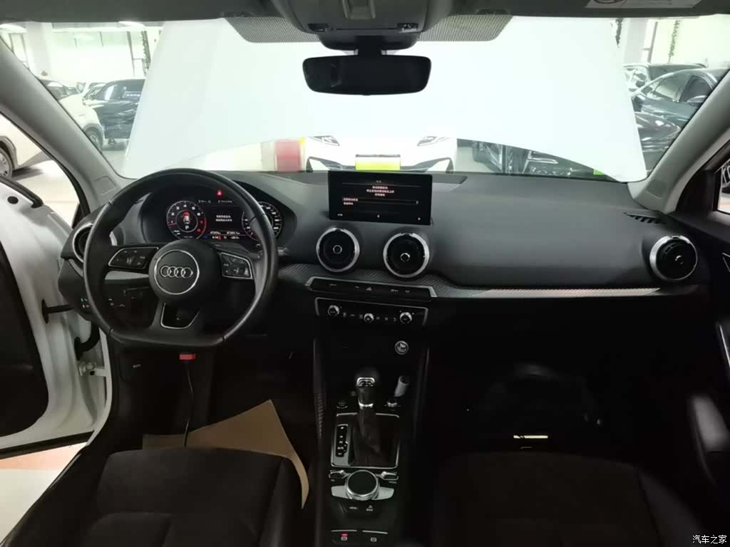 Audi Q2L, 2024 10