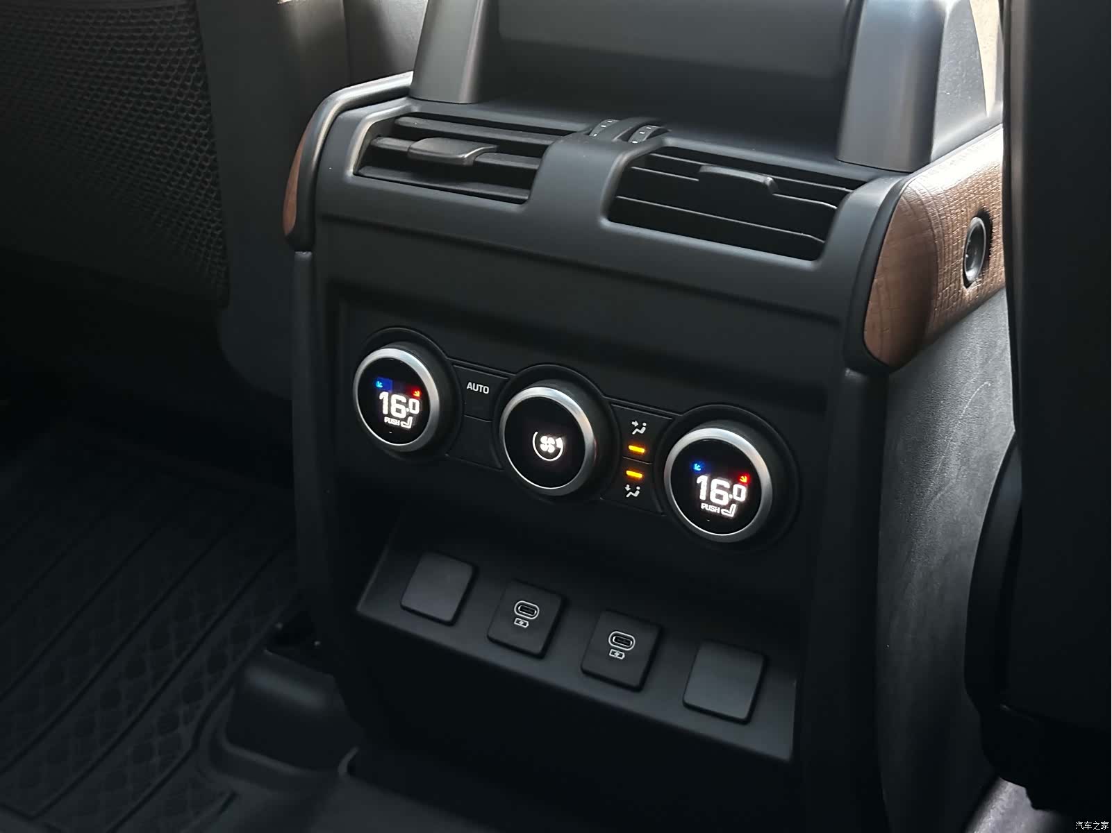 Land Rover Defender, 2022 28