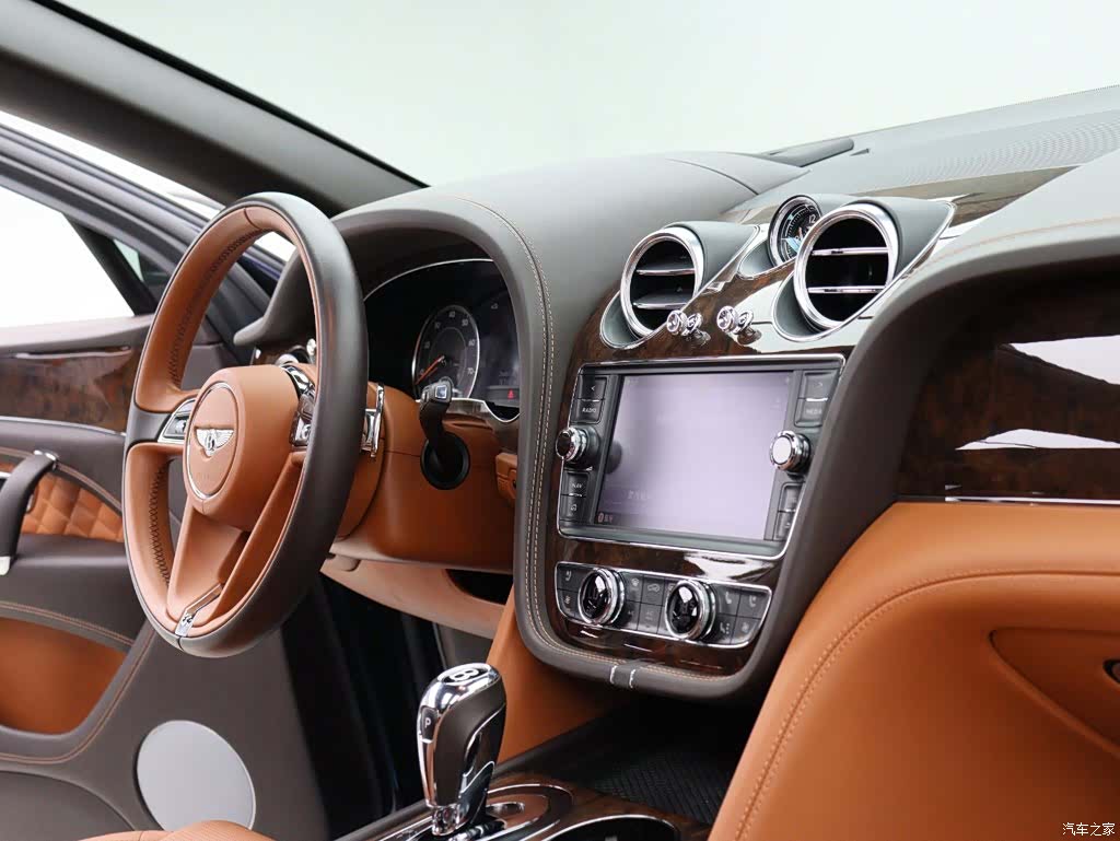 Bentley Bentayga, 2019 14