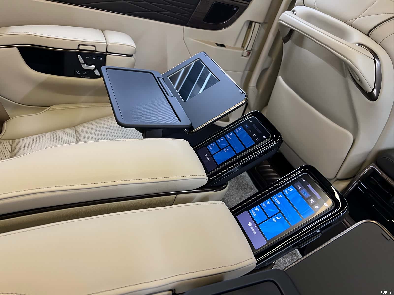 Toyota Alphard, 2025 15