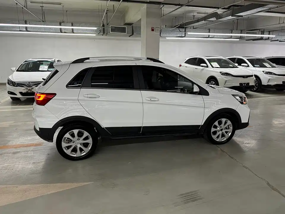 BAIC EC5