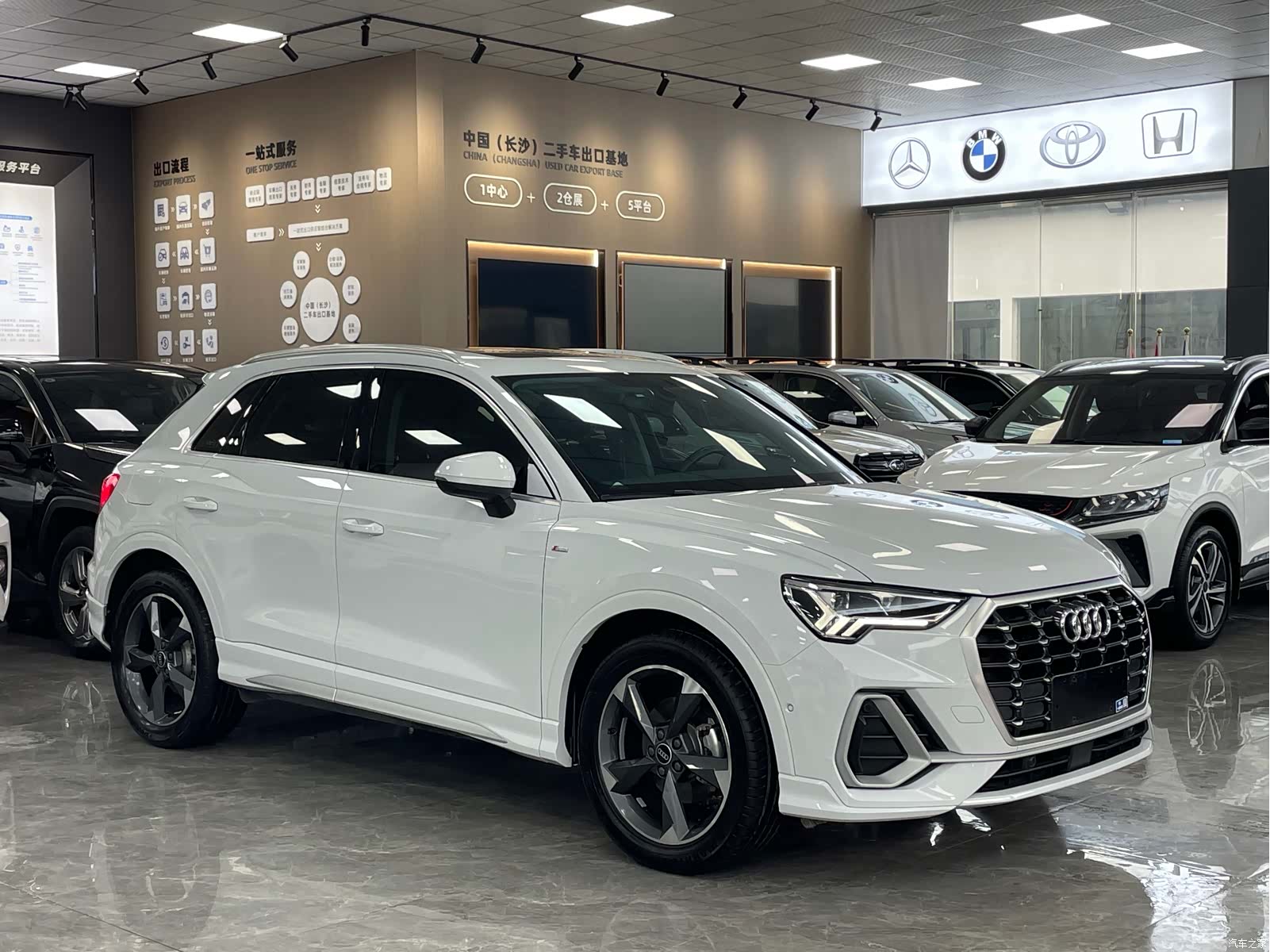Audi Q3, 2022 3