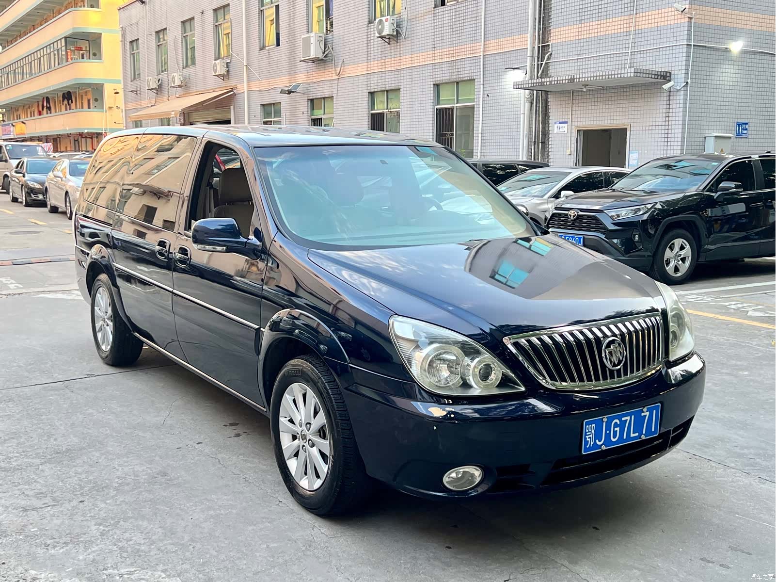 Buick GL8, 2012 3