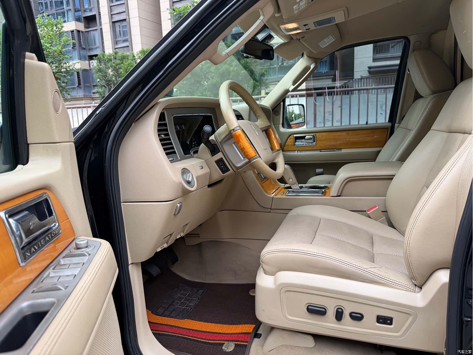 Lincoln Navigator, 2010 16