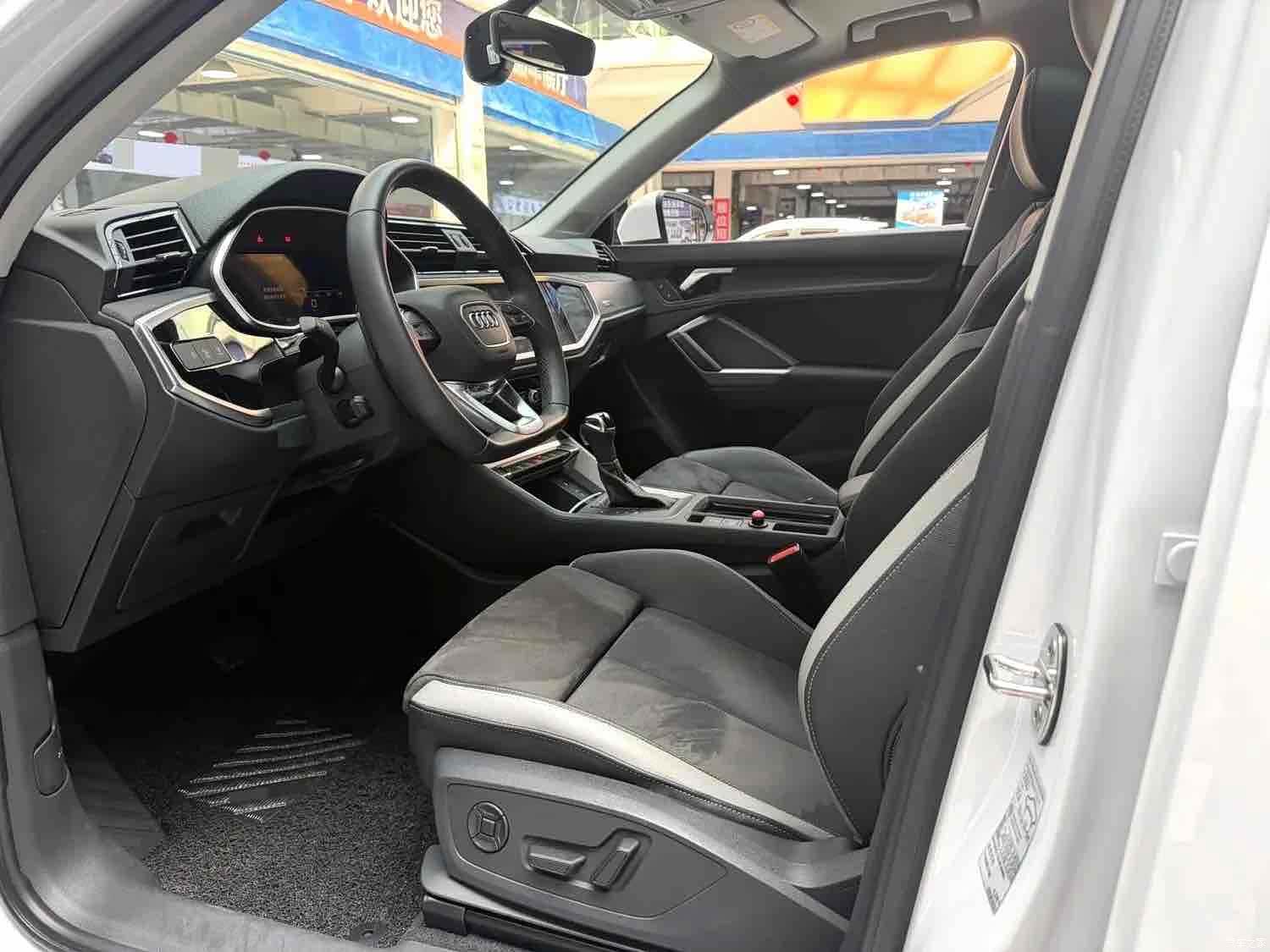 Audi Q3, 2022 все фото
