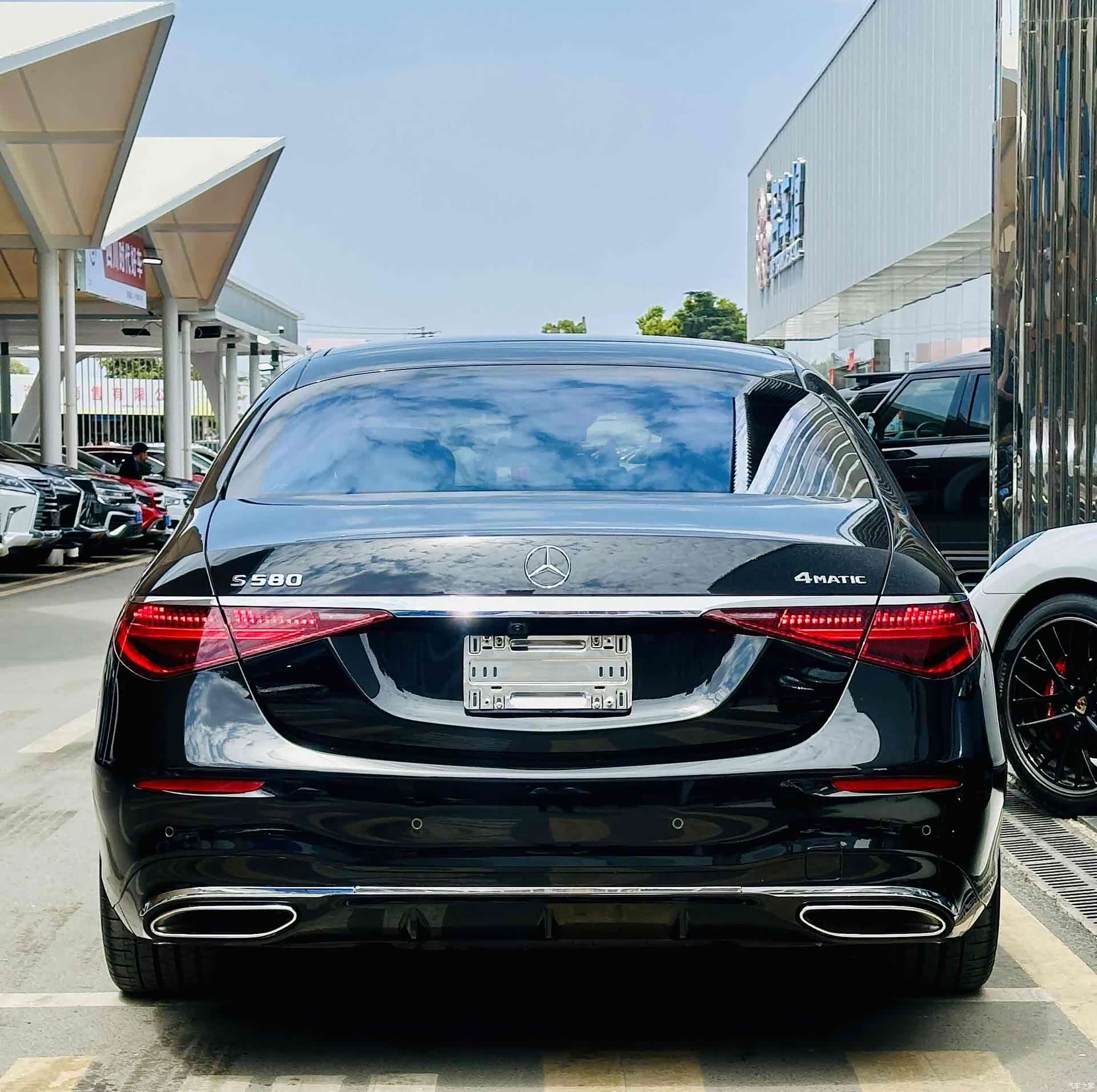 Mercedes-Benz S-Class, 2023 3