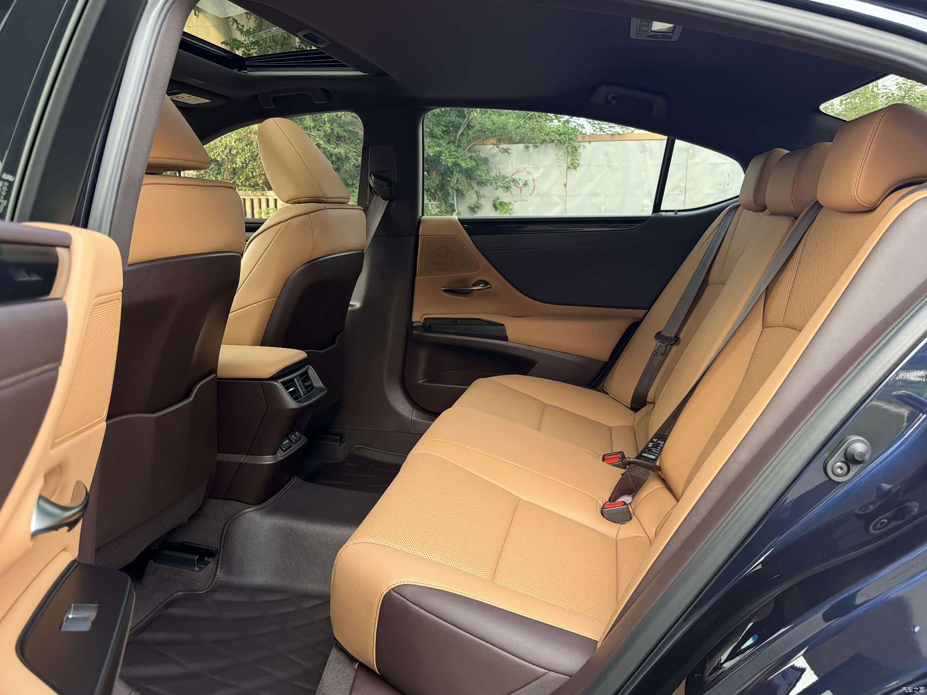 Lexus ES, 2021 11