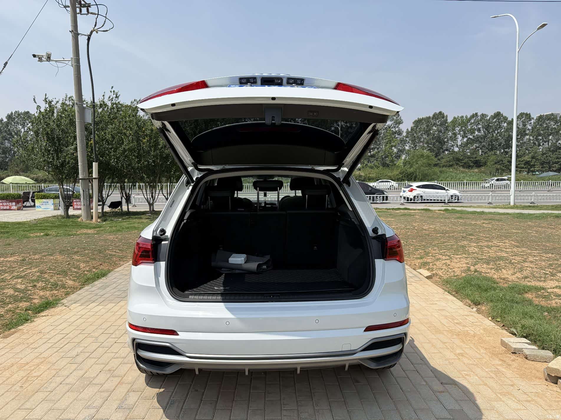 Audi Q3, 2023 11