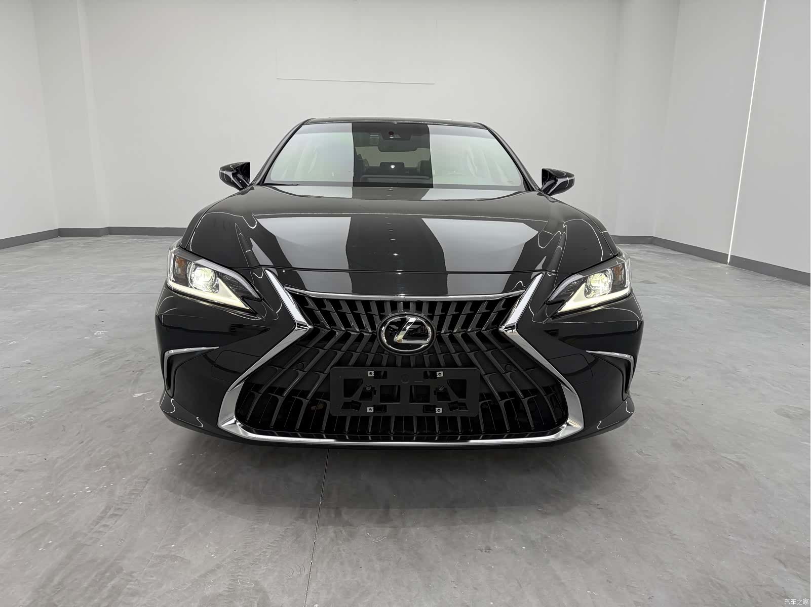 Lexus ES, 2023 2