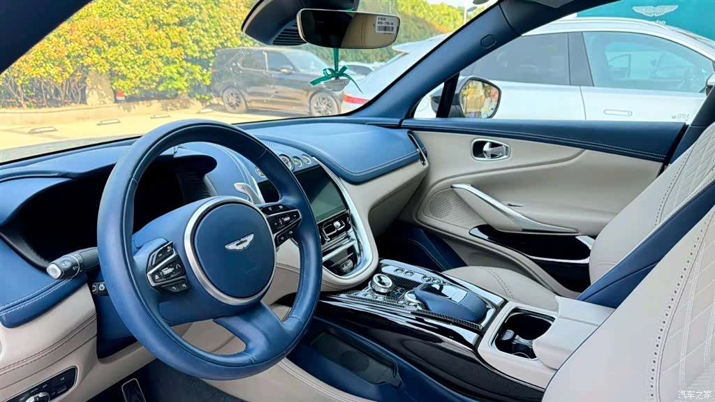 Aston Martin DBX, 2024 4