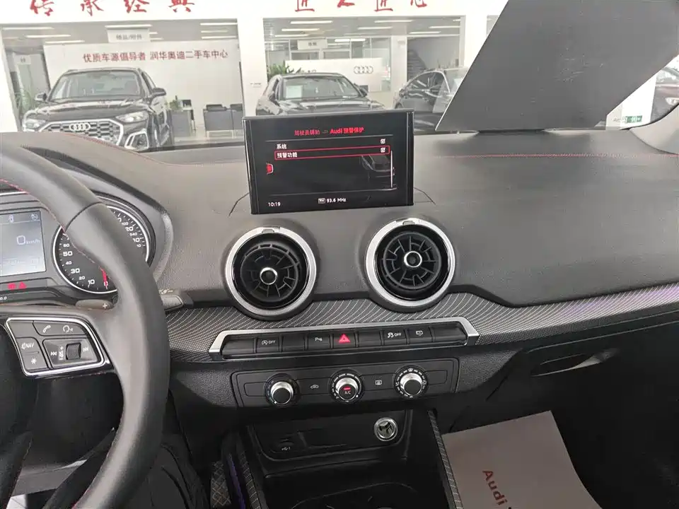 Audi Q2L
