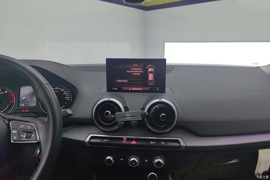 Audi Q2L, 2022 13