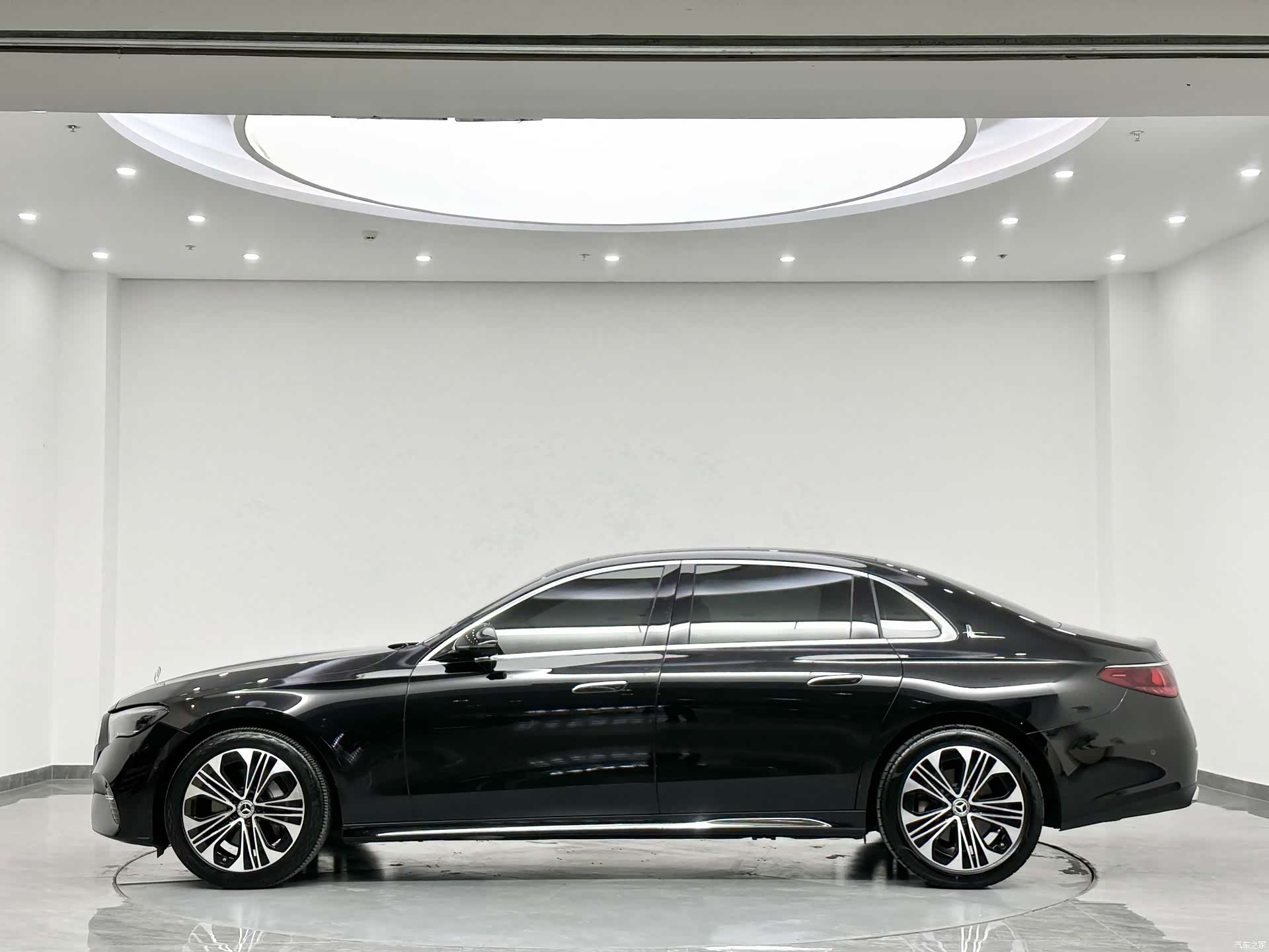 Mercedes-Benz E-Class, 2024 4
