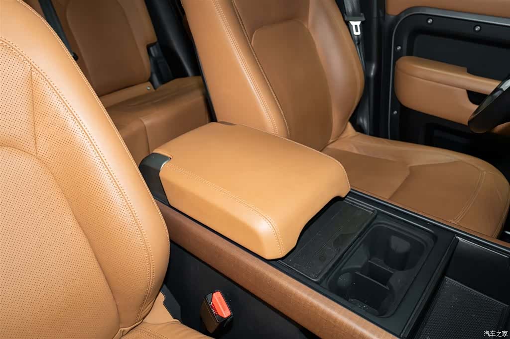 Land Rover Defender, 2023 16