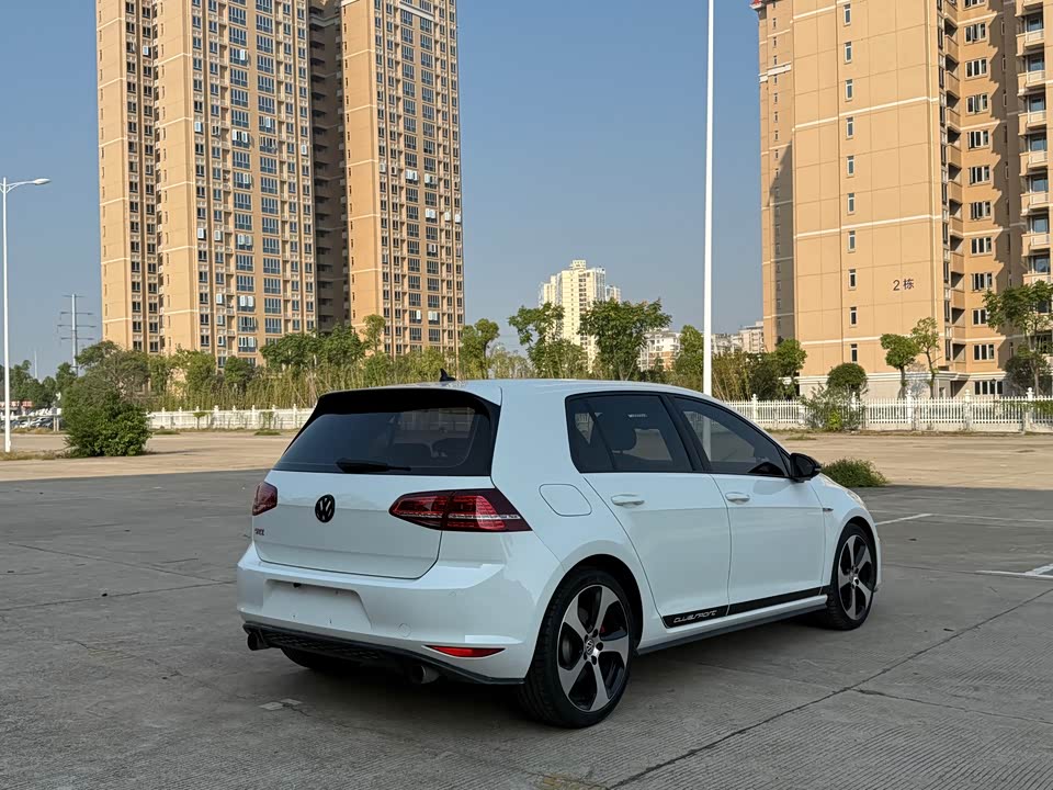 Volkswagen Golf GTI