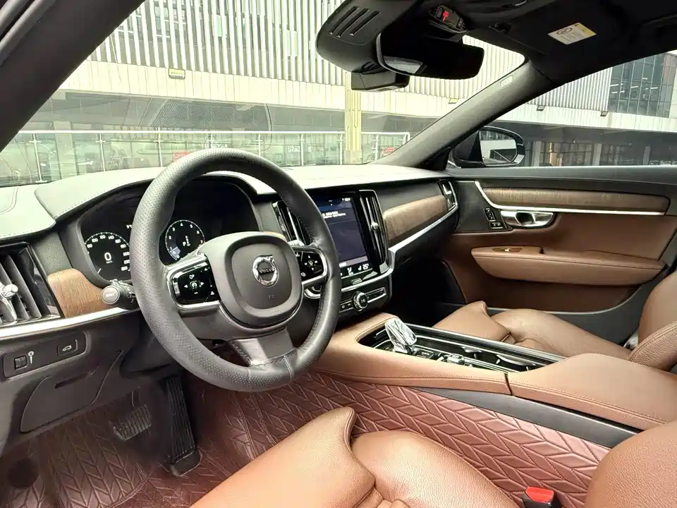 Volvo S90