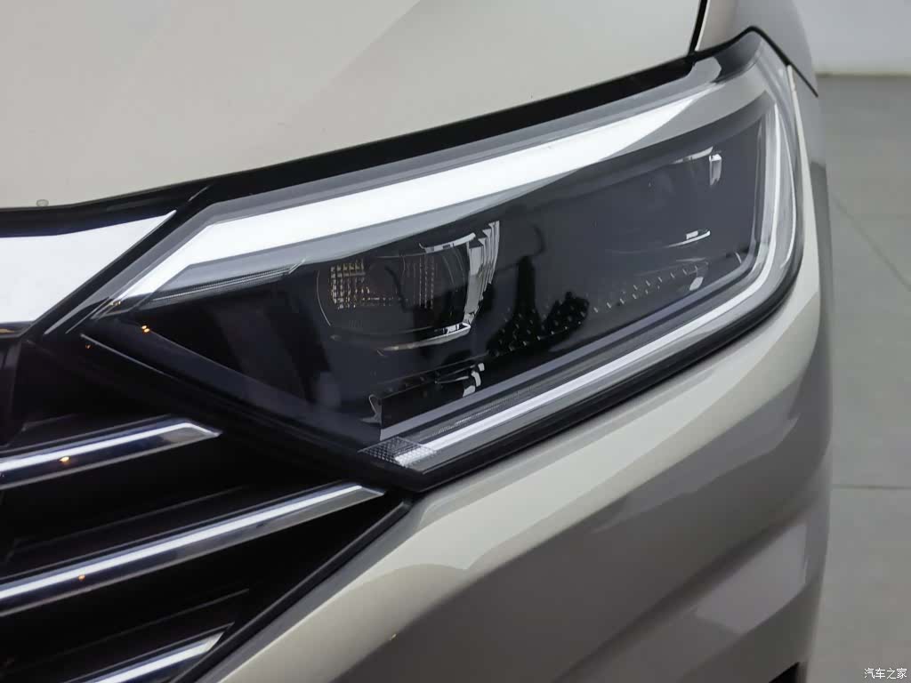 Volkswagen Sagitar, 2019 7