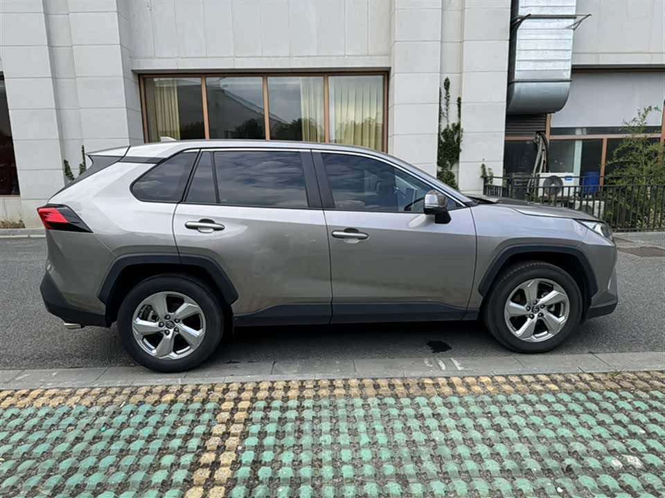Toyota RAV4 Rongfang
