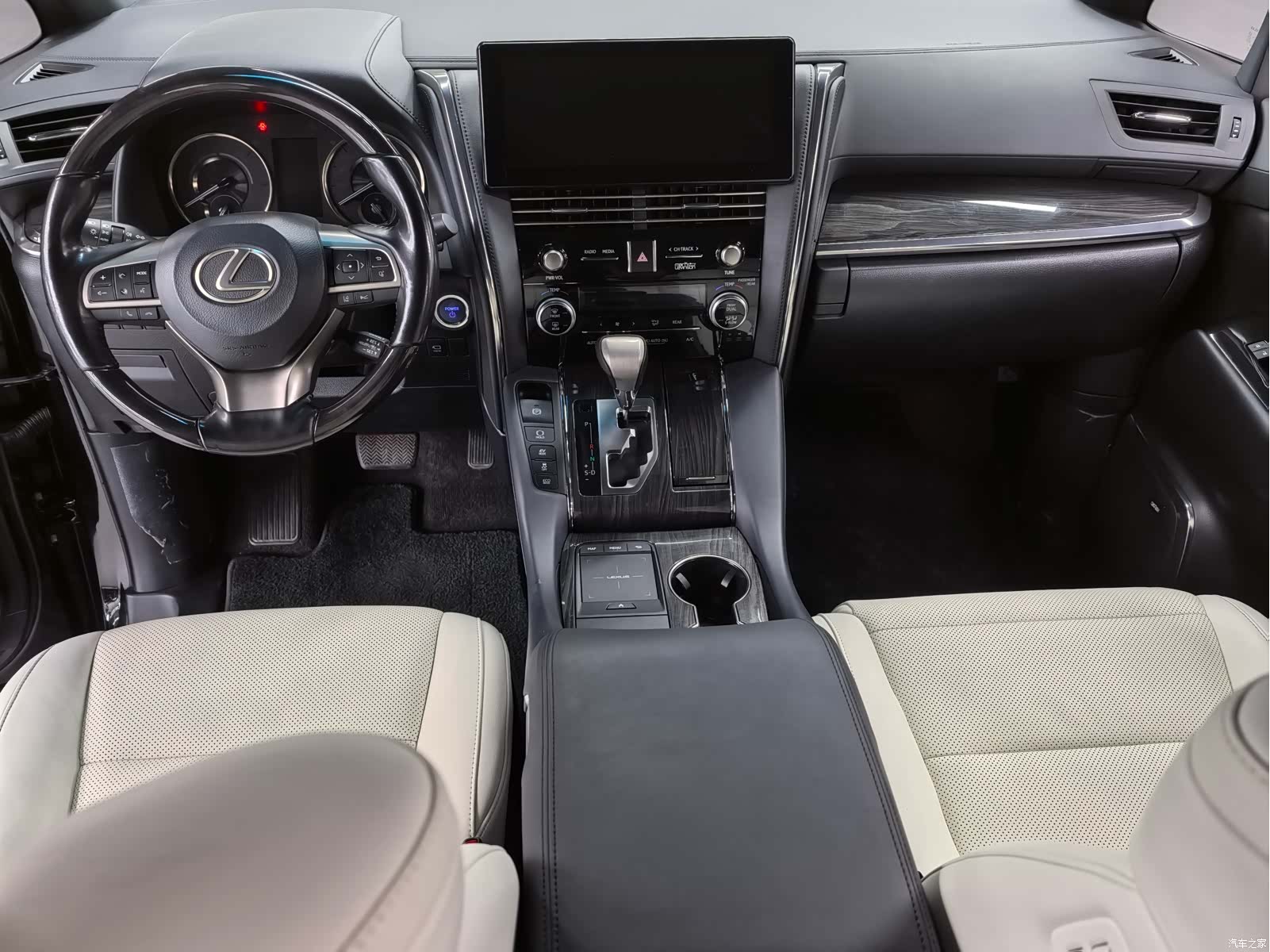 Lexus LM, 2023 10