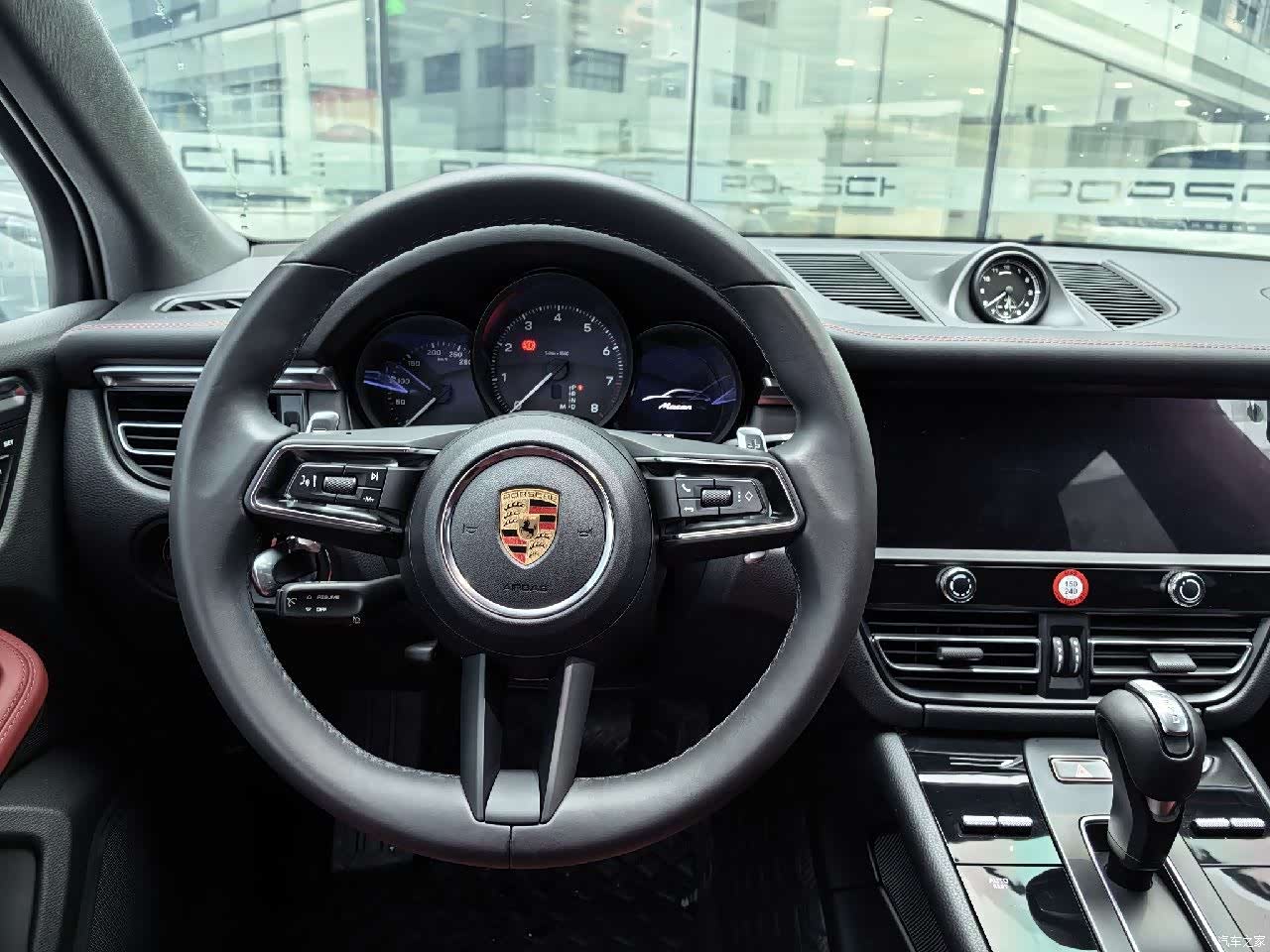 Porsche Macan, 2024 16