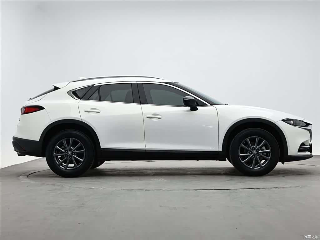 Mazda CX-4, 2023 все фото