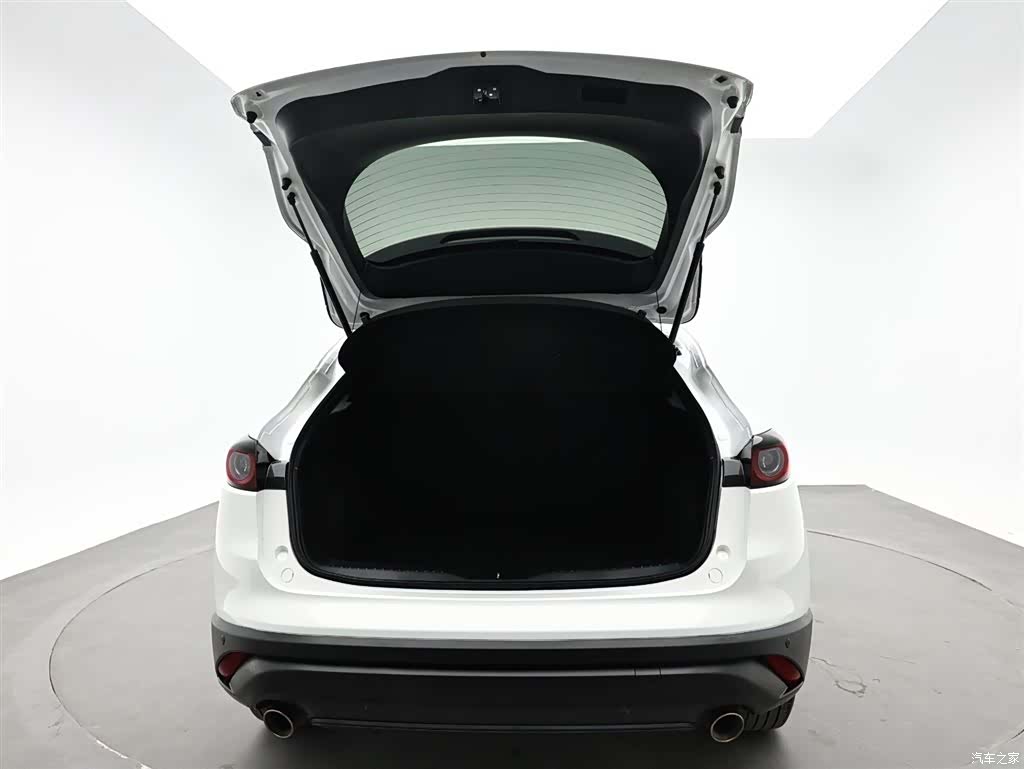 Mazda CX-4, 2023 8