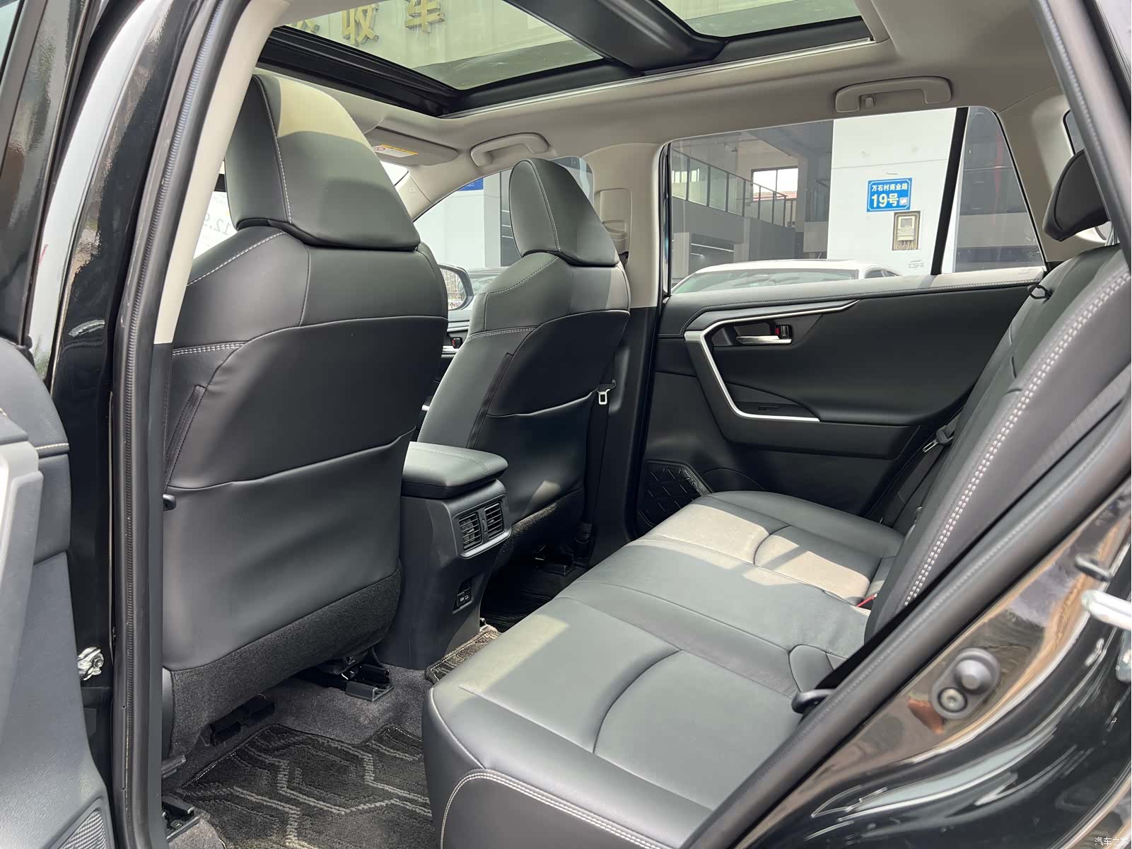 Toyota RAV4, 2024 6