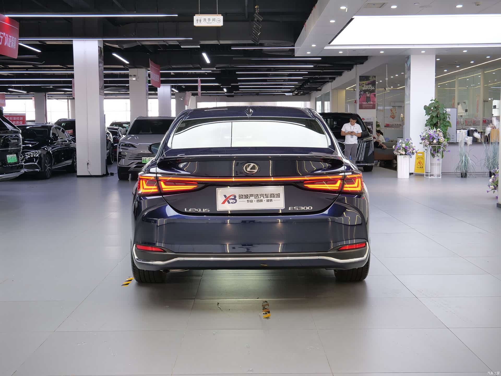 Lexus ES, 2023 4