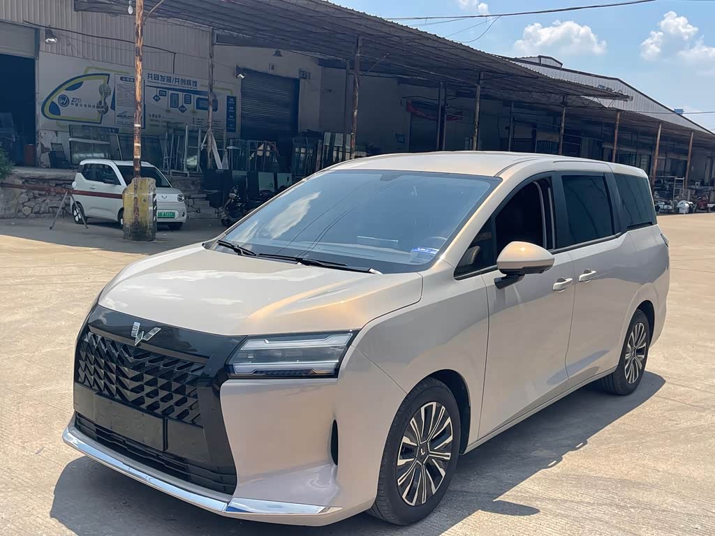 Wuling 730