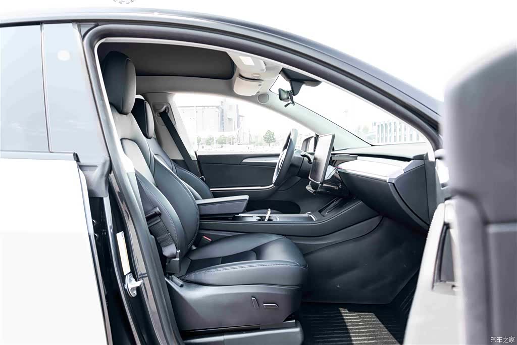 Tesla Model Y, 2024 21