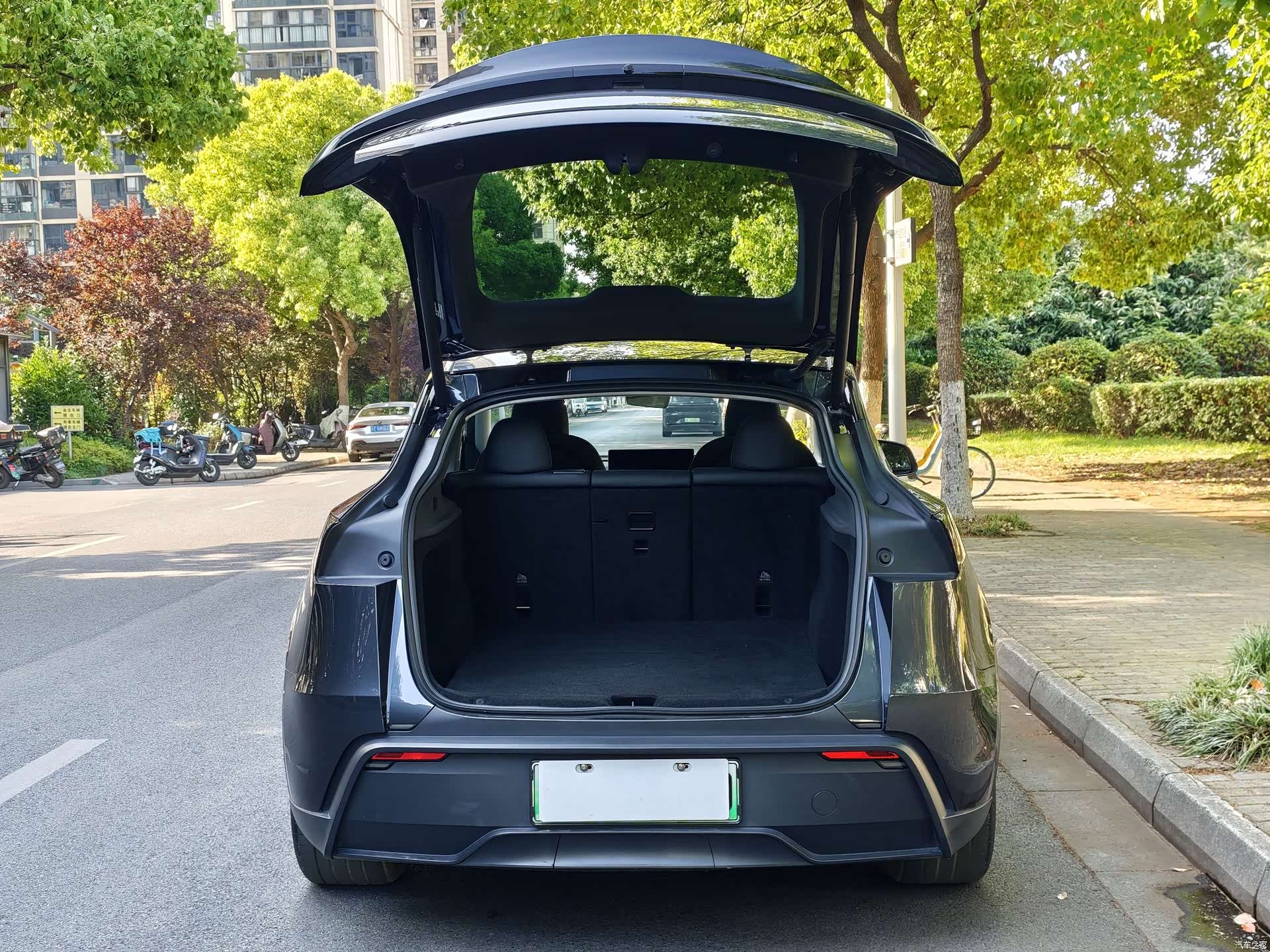 Tesla Model Y, 2025 14