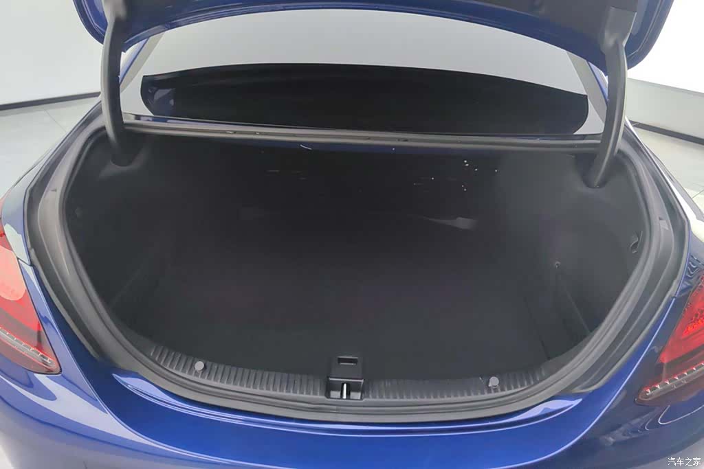 Mercedes-Benz C-Class, 2020 4