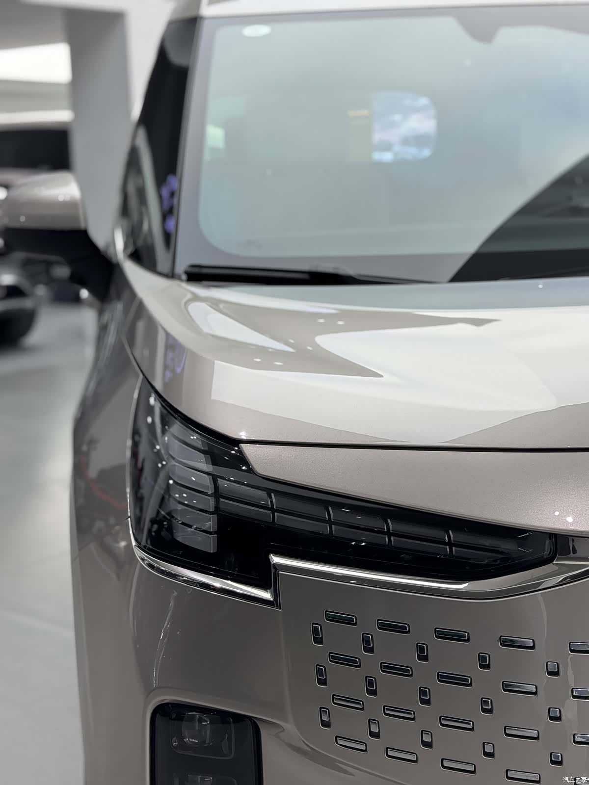 Volvo EM90, 2024 4