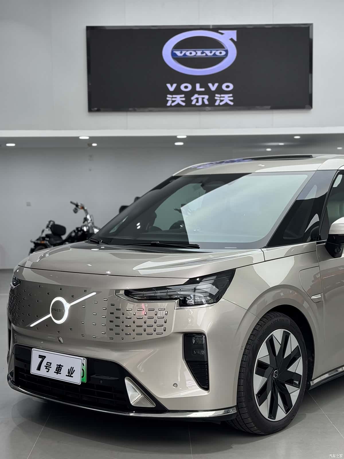 Volvo EM90, 2024 2