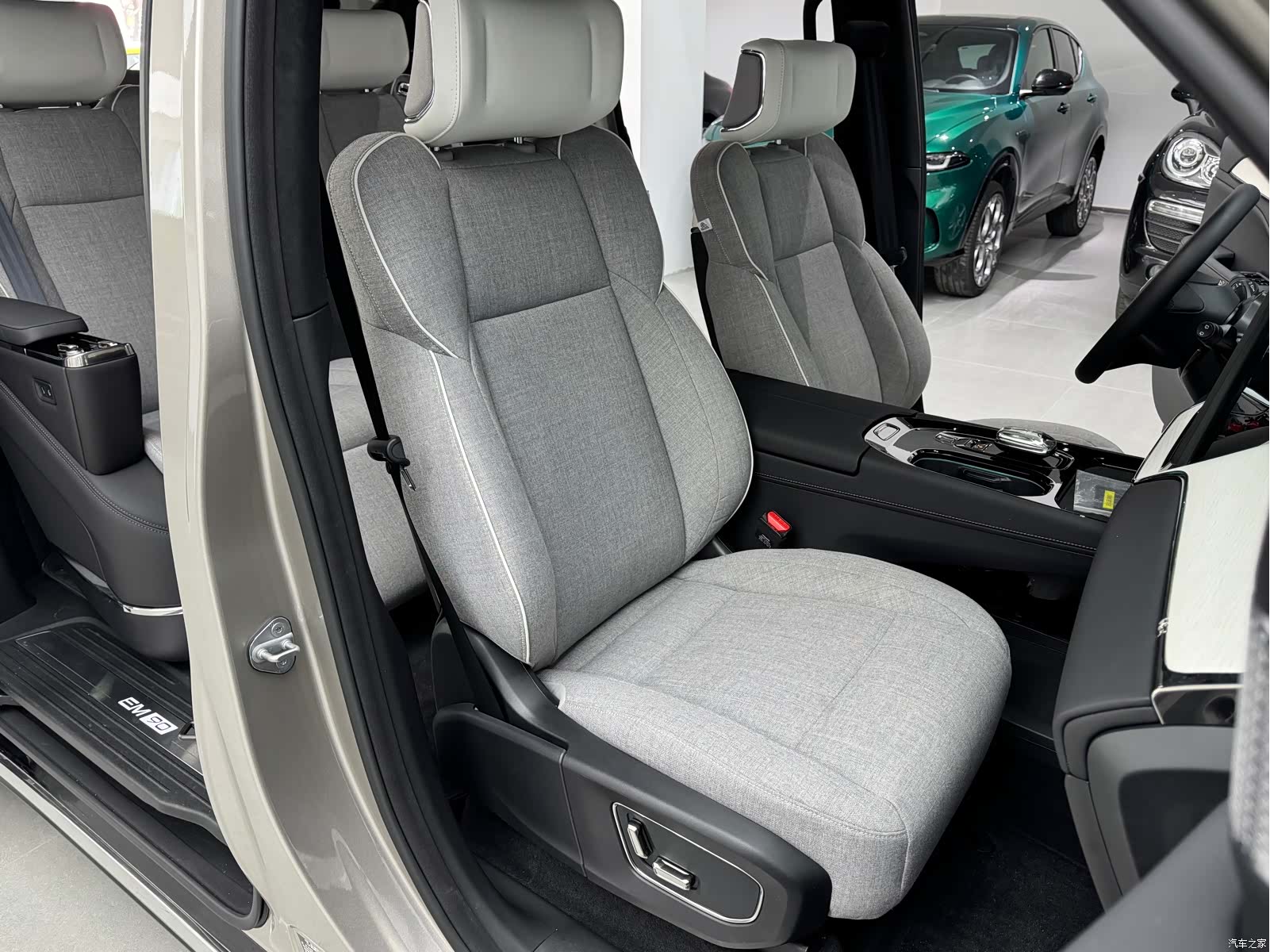 Volvo EM90, 2024 14