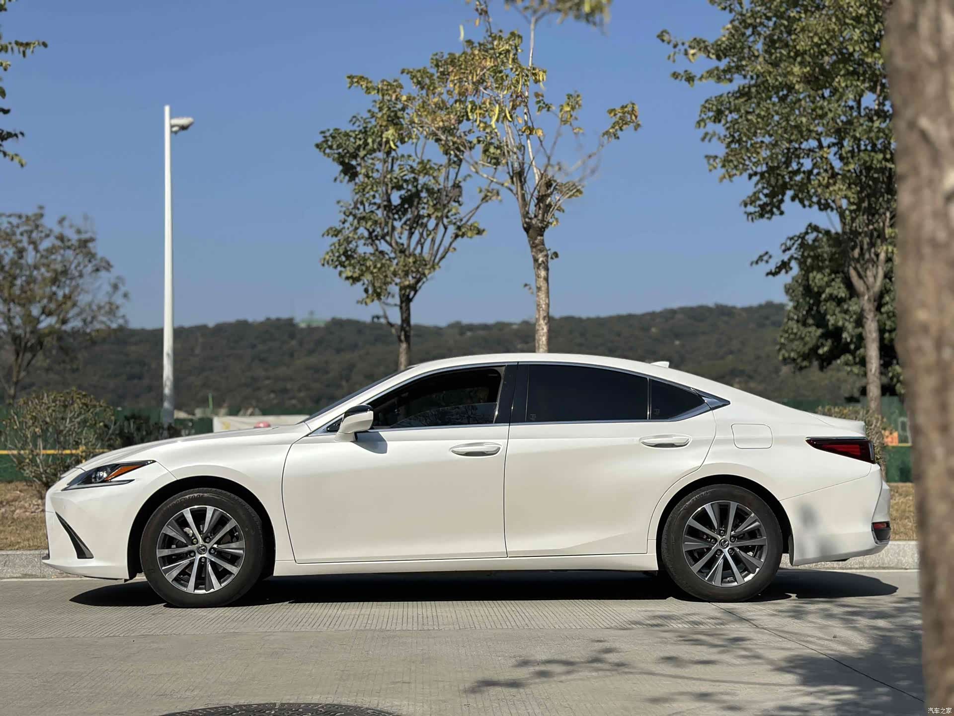 Lexus ES, 2020 3