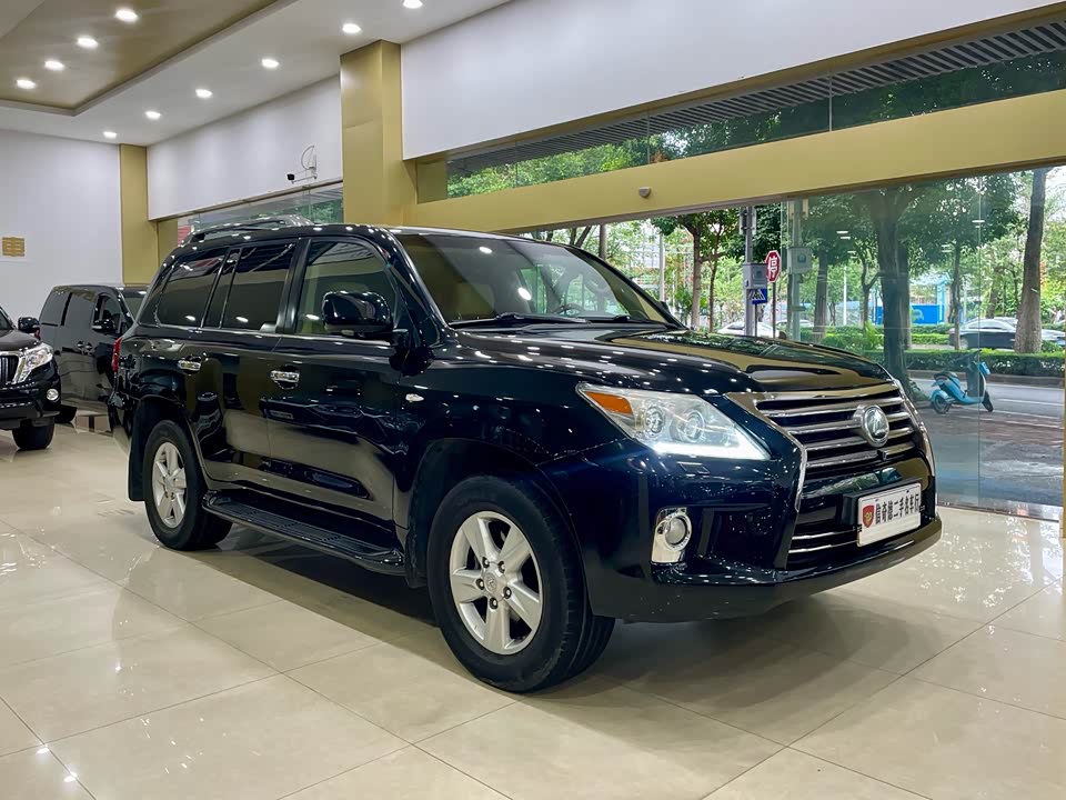 Lexus LX