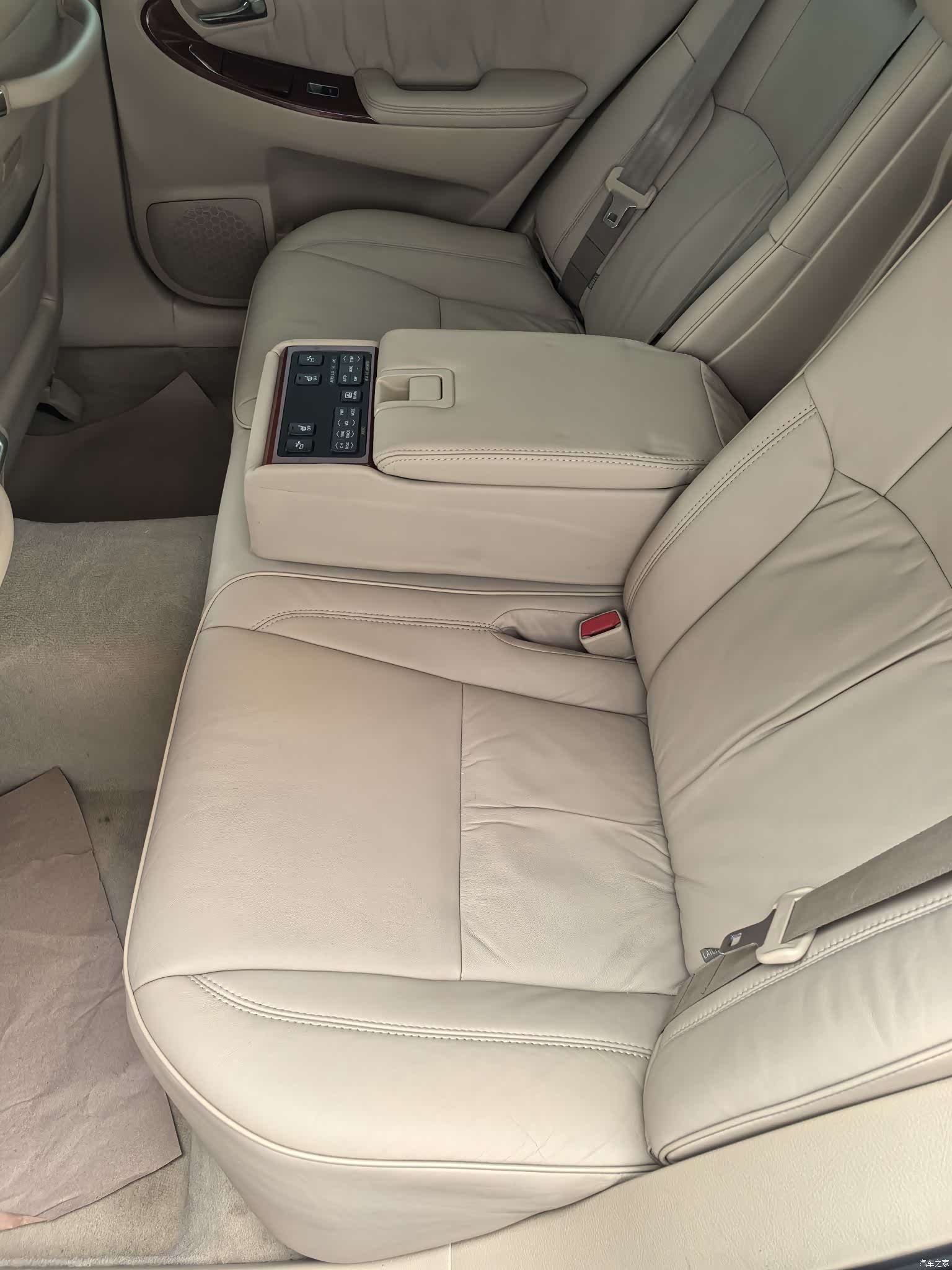 Hongqi HQ300, 2009 7