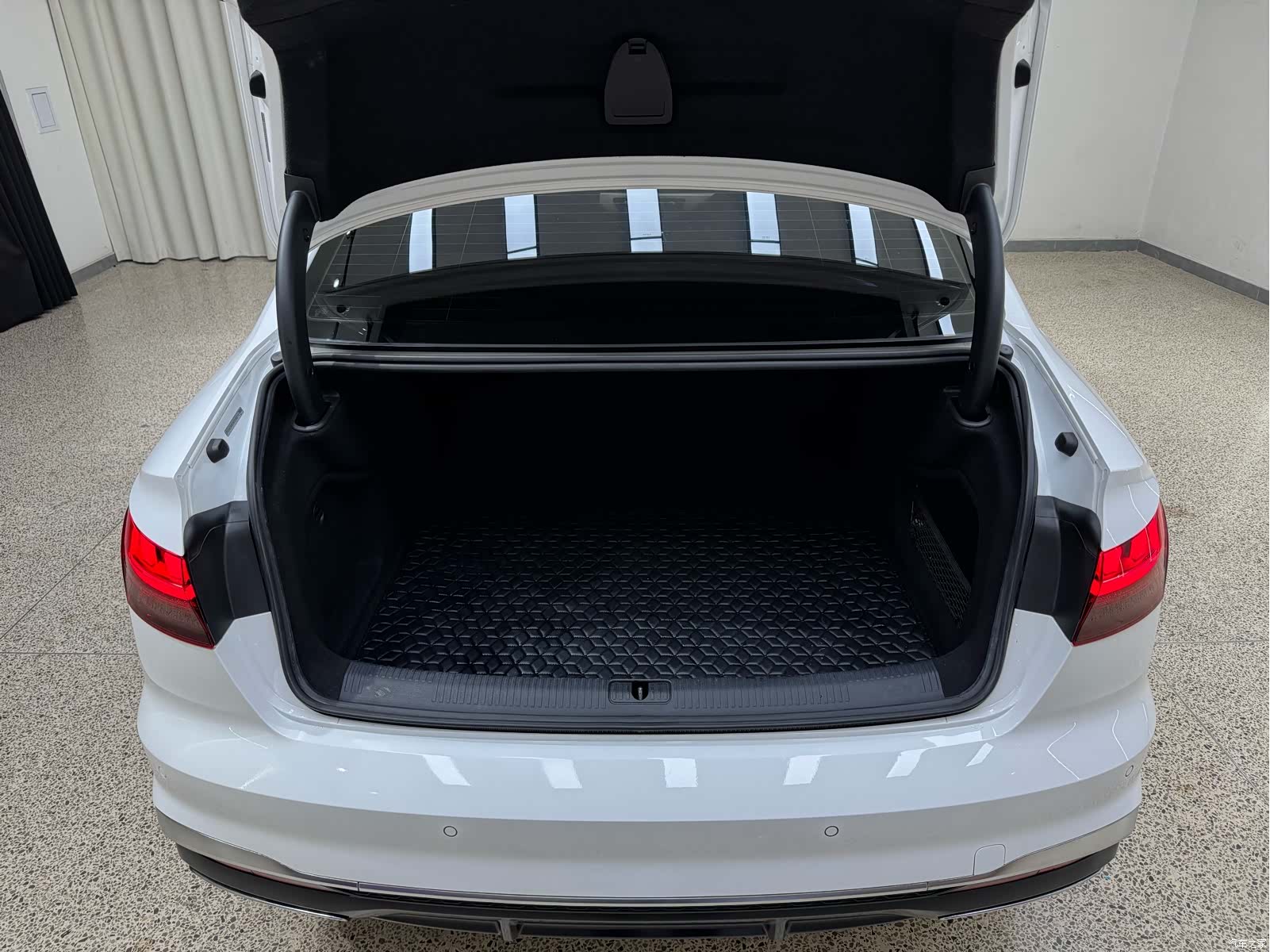Audi A4L, 2021 32