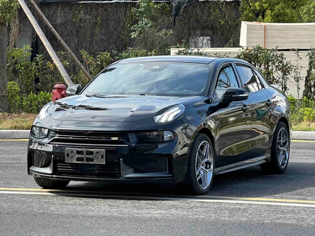 Lynk & Co 03