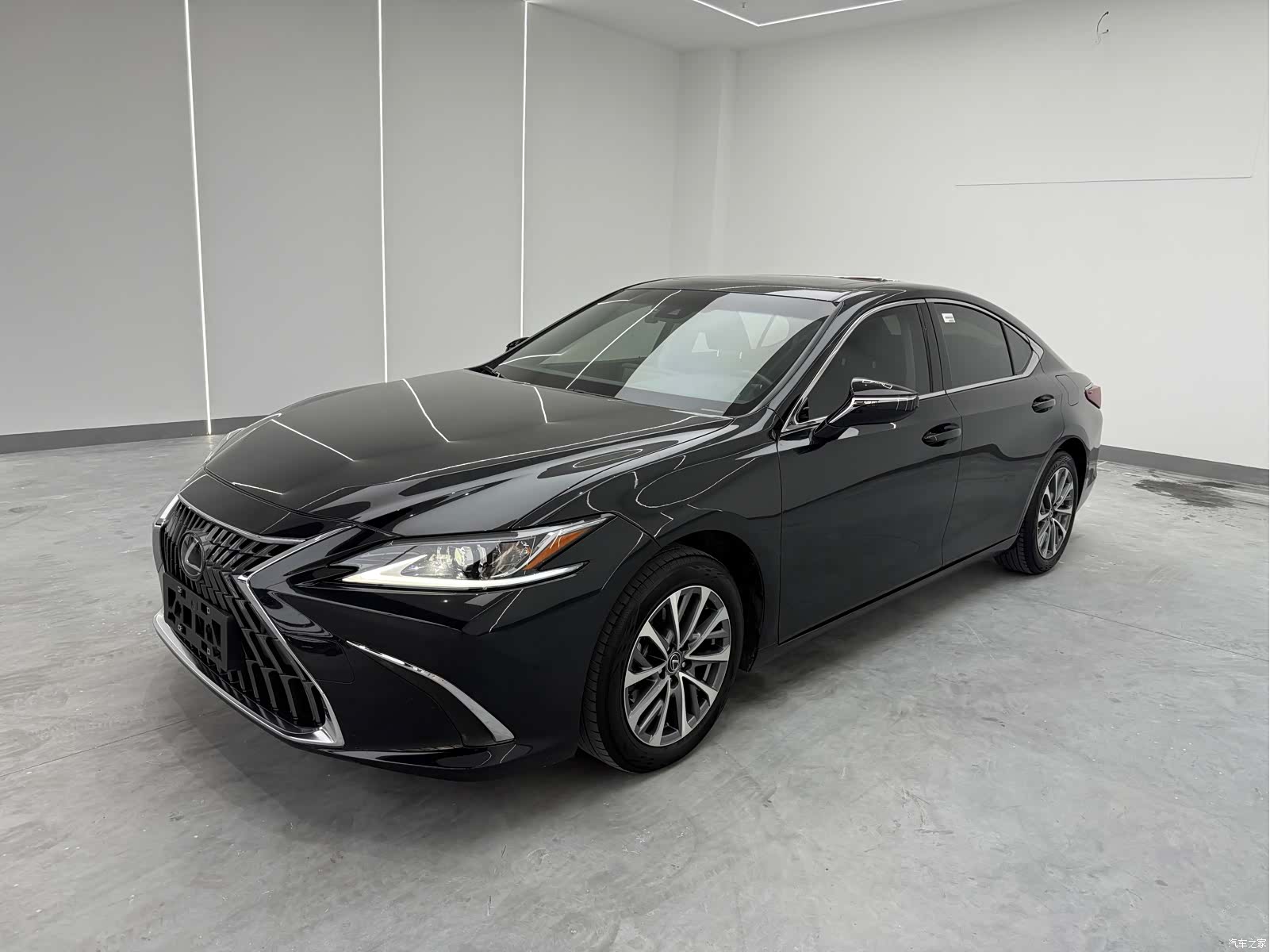 Lexus ES, 2023 1