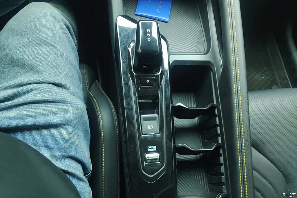 Geely Coolray, 2025 16