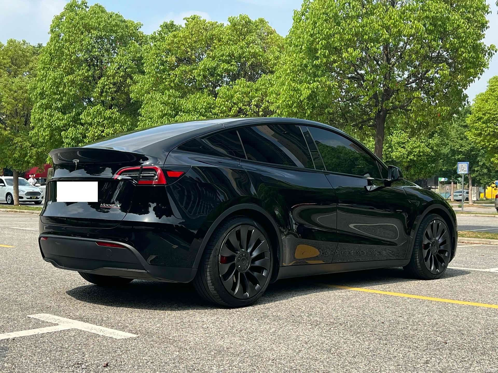 Tesla Model Y, 2023 16