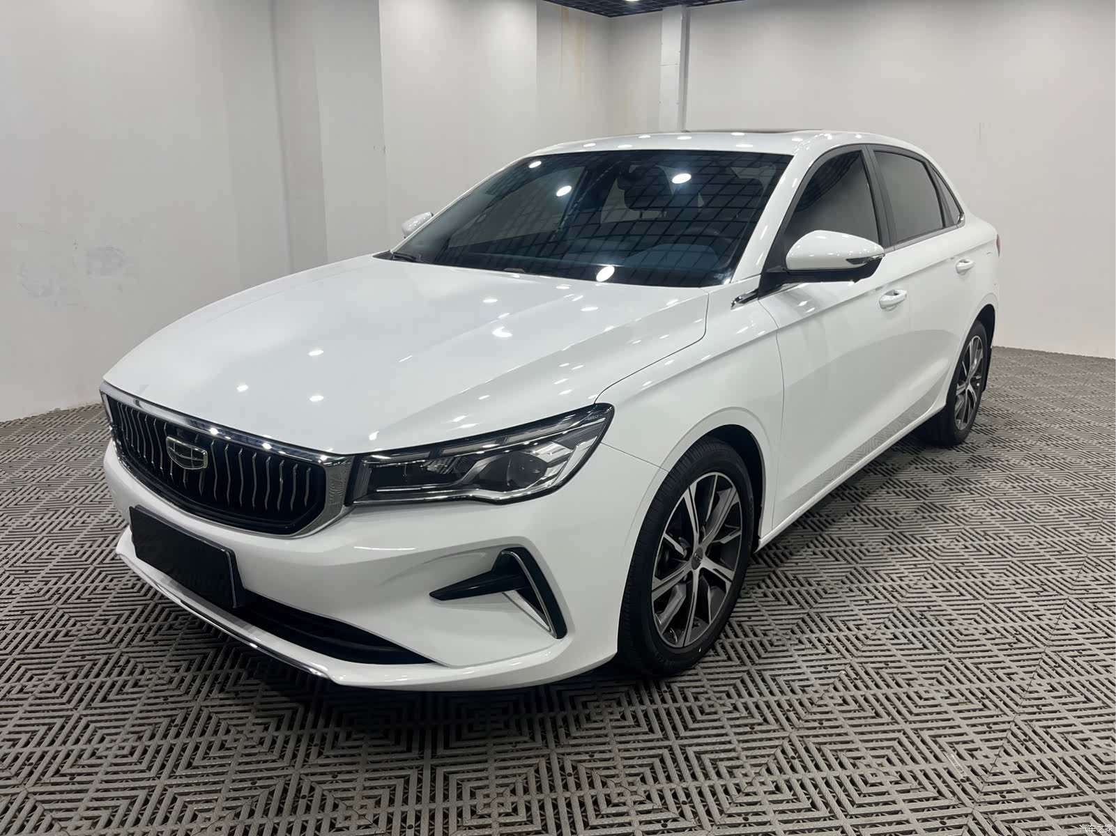 Geely Emgrand, 2022 3
