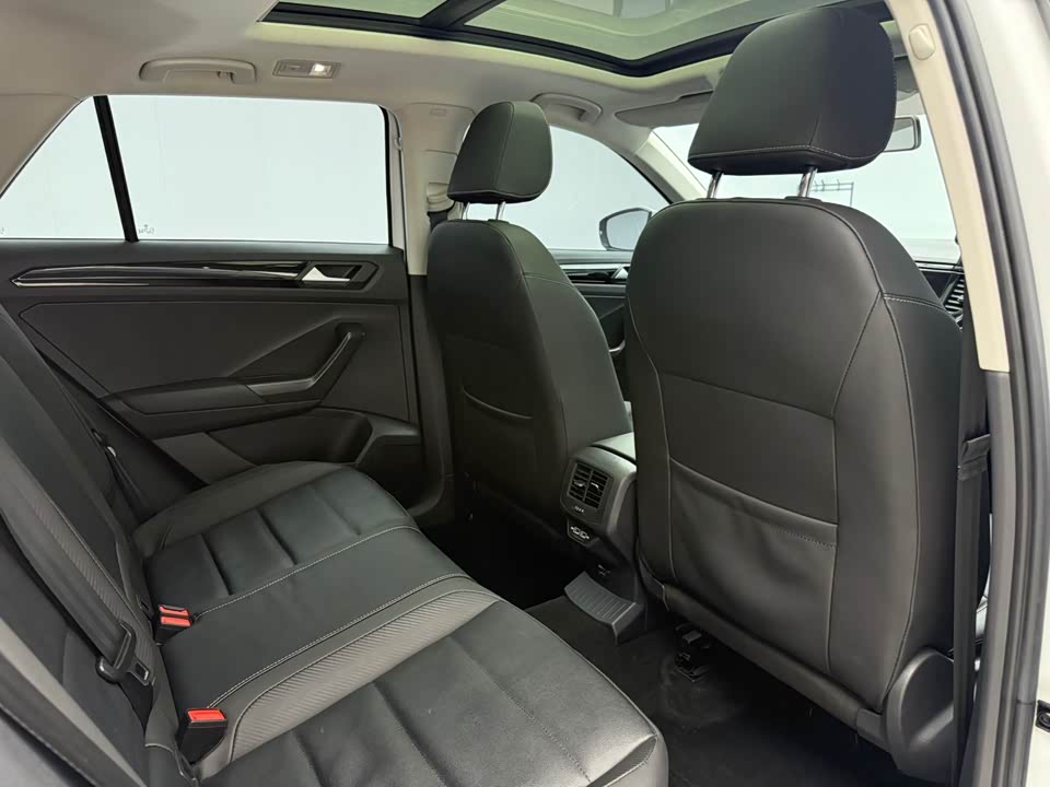 Volkswagen T-ROC exploring Songs