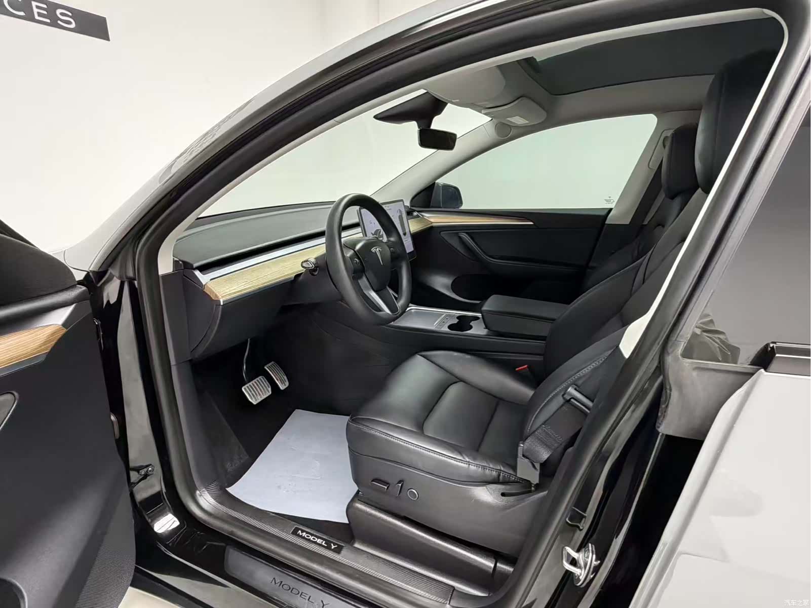 Tesla Model Y, 2023 15
