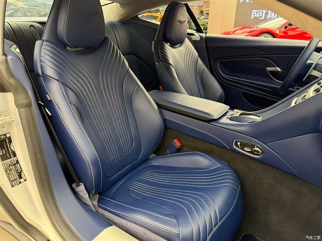 Aston Martin DB11, 2019 11