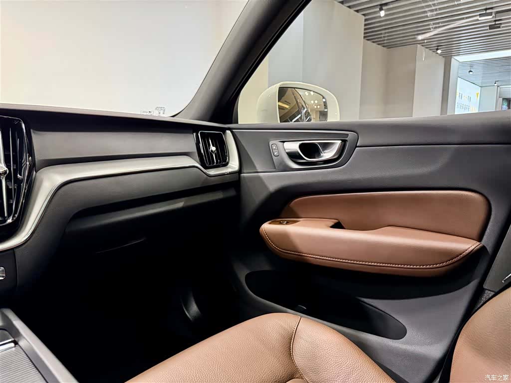 Volvo XC60, 2025 26
