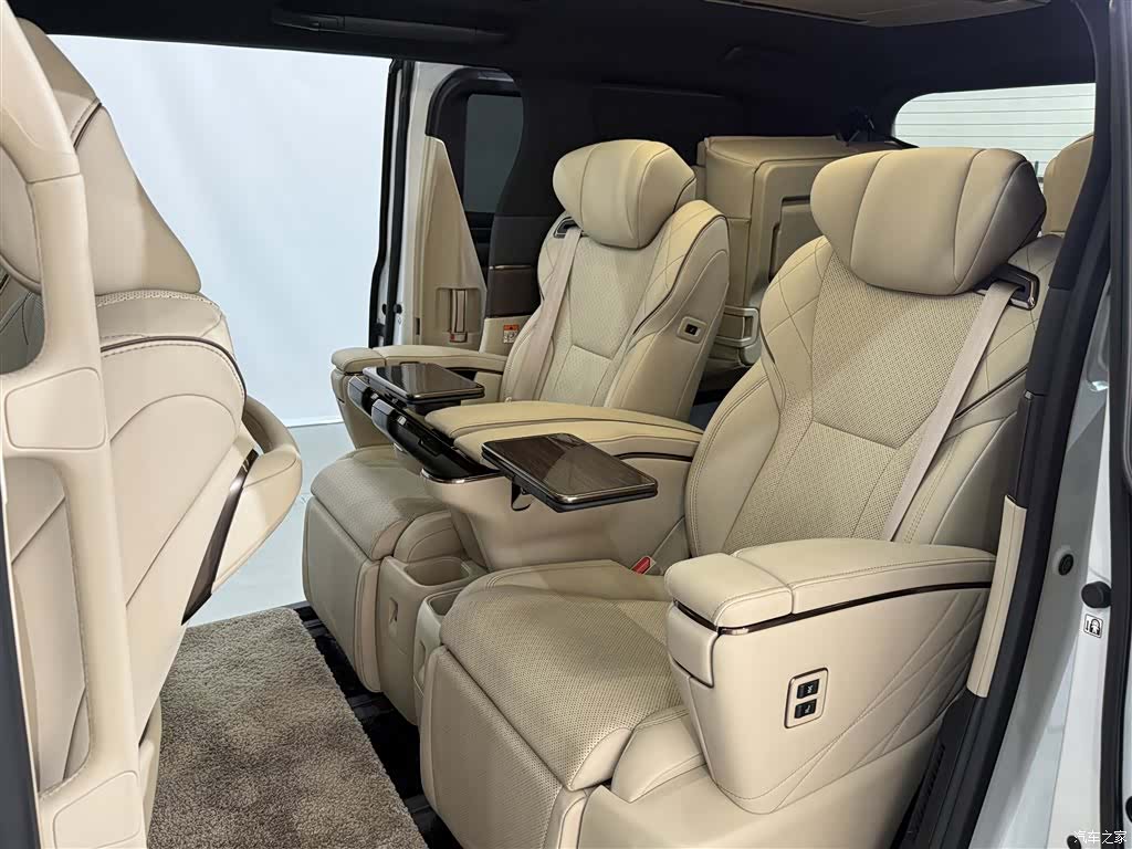 Toyota Alphard, 2024 8
