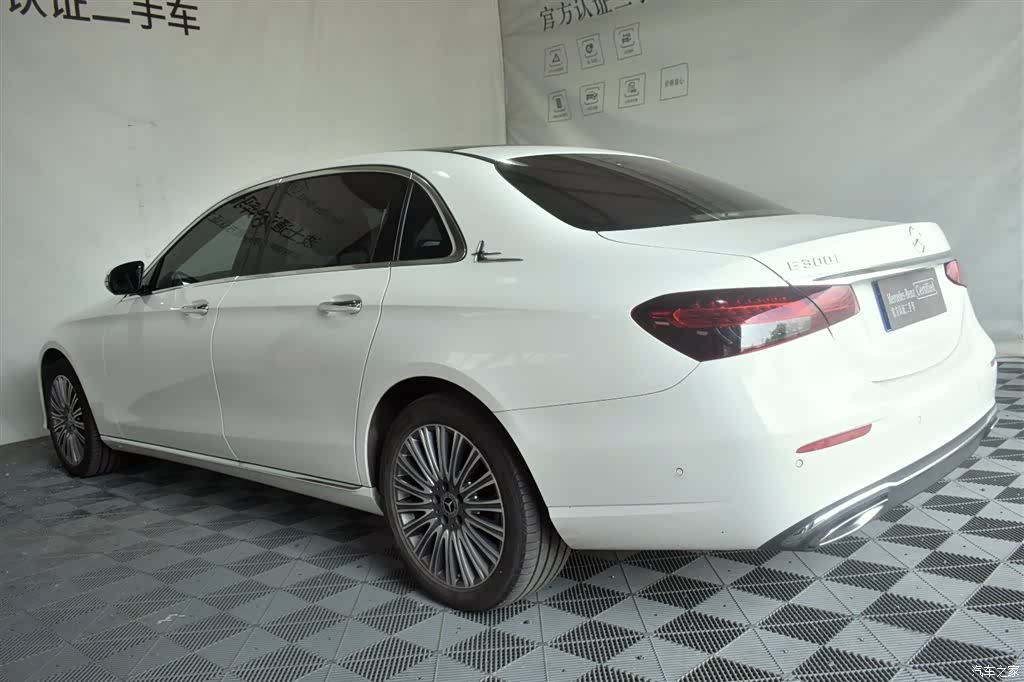 Mercedes-Benz E-Class, 2022 14